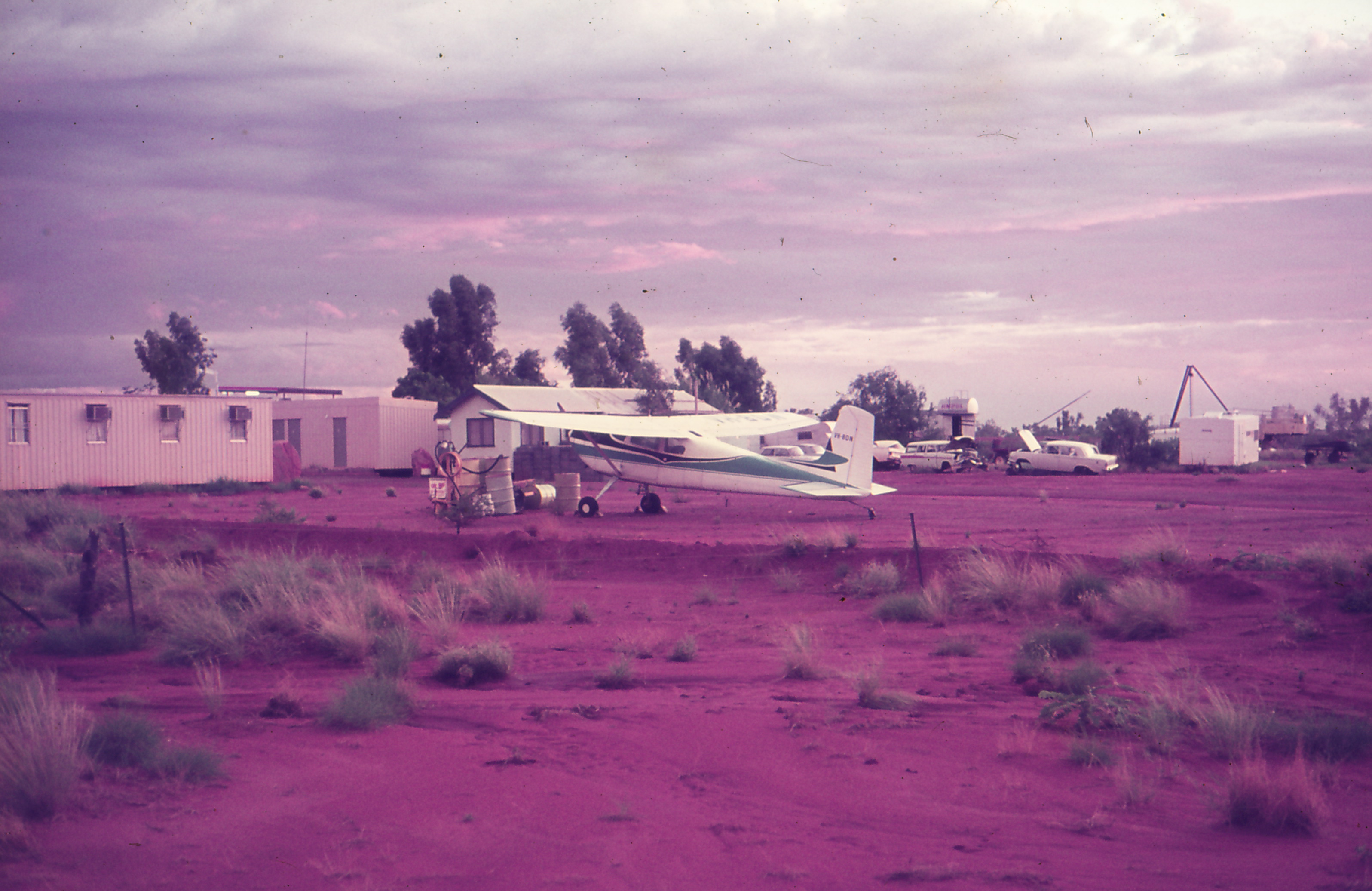 Overnight accommodation cabins and station plane