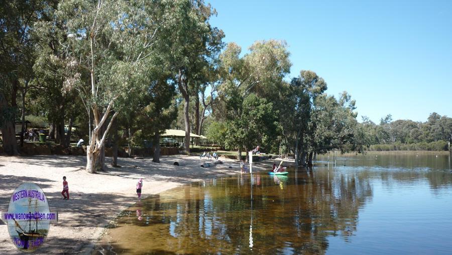 Lake Leschenaultia