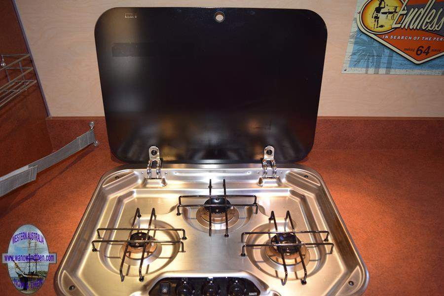 SMEV 3 burner gas cook top