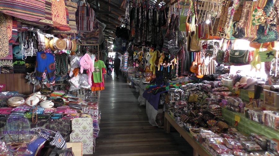 Market on the way to Kinabalu Park