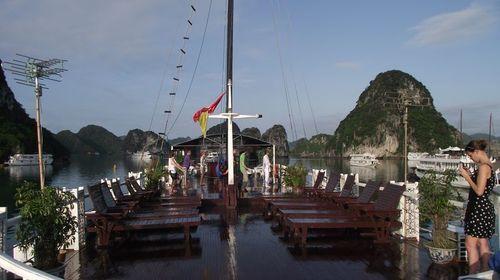 V Sipirt Halong Bay tour