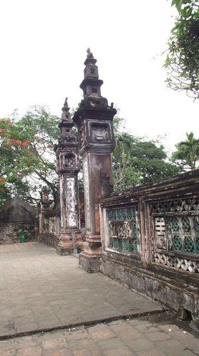 Lots of temples in Vietnam