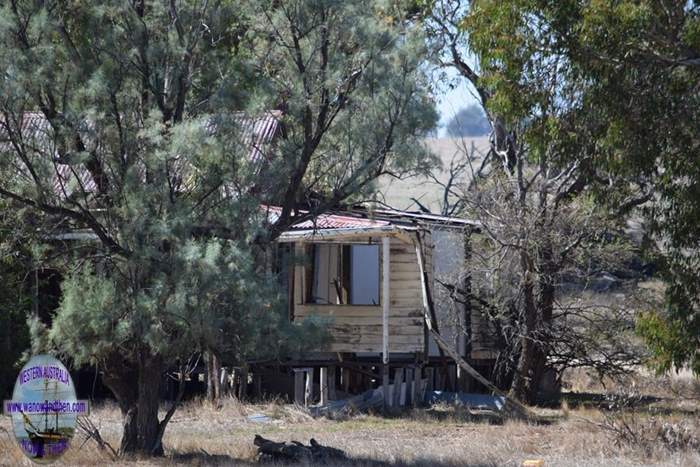 Ruined-farmhouse-albany-highway-05.JPG